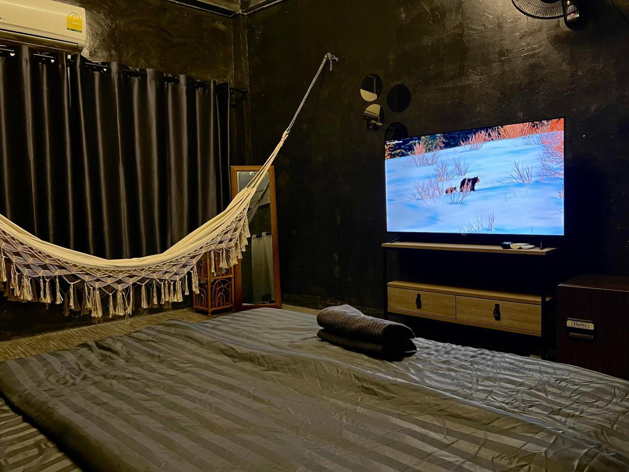 Strays Hostel *