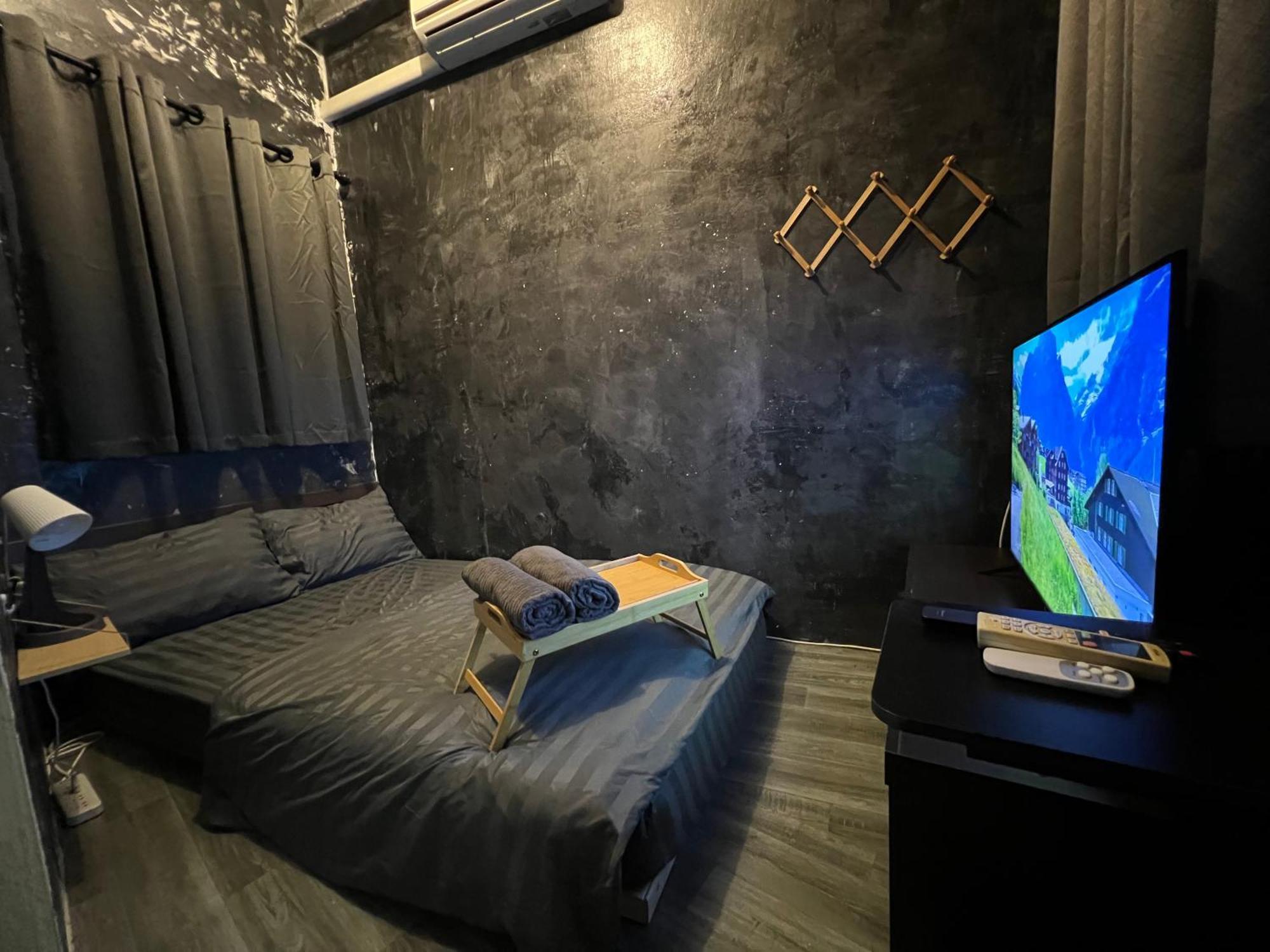 Strays Hostel *